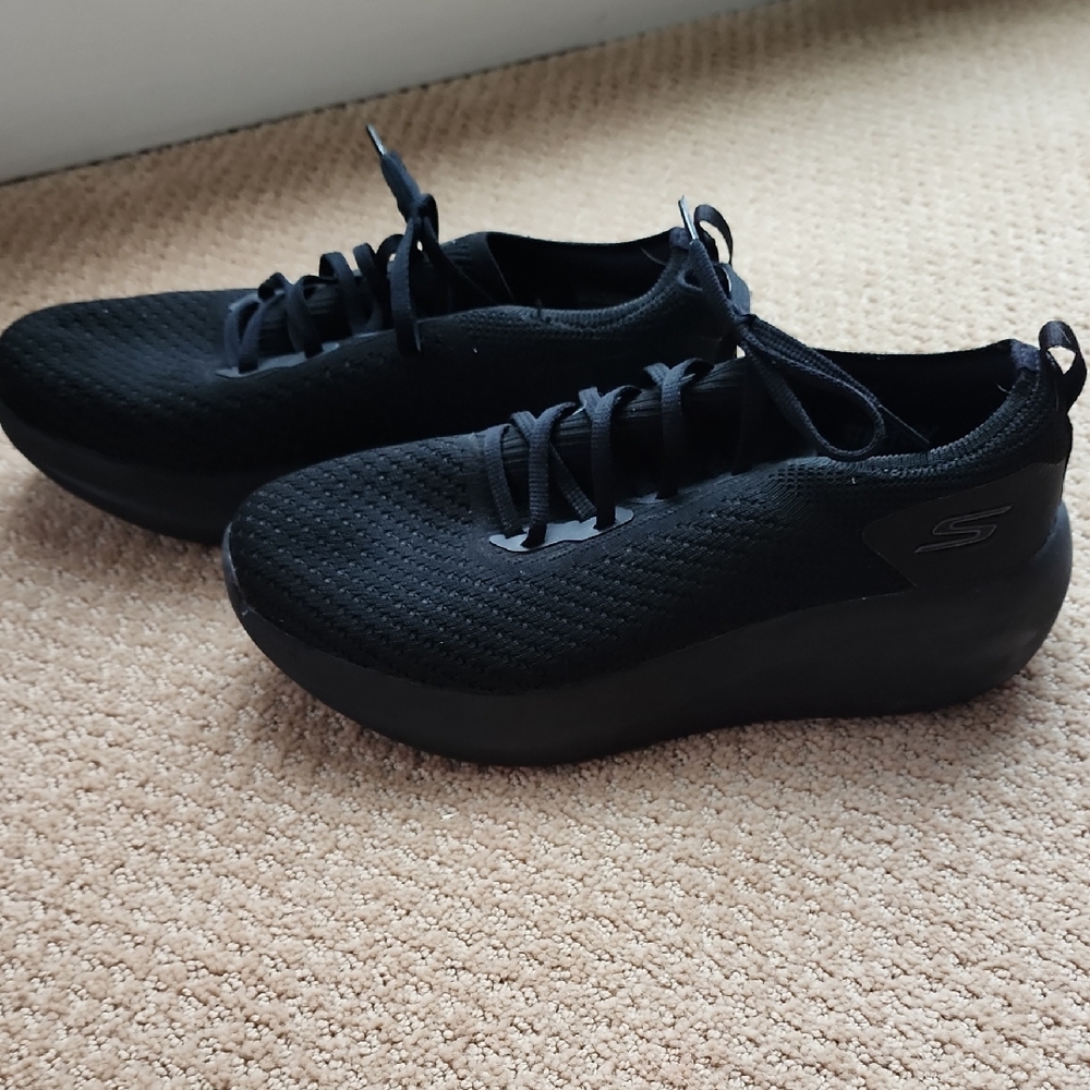 Skechers Black Knit Sneakers 8.5m Women